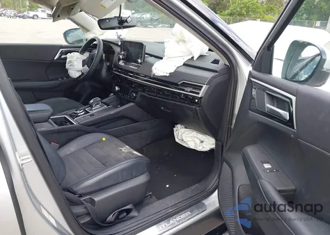 2024 Mitsubishi Outlander Se 2.5 2Wd z USA, uszkodzony, nr VIN JA4J3VA85RZ040557